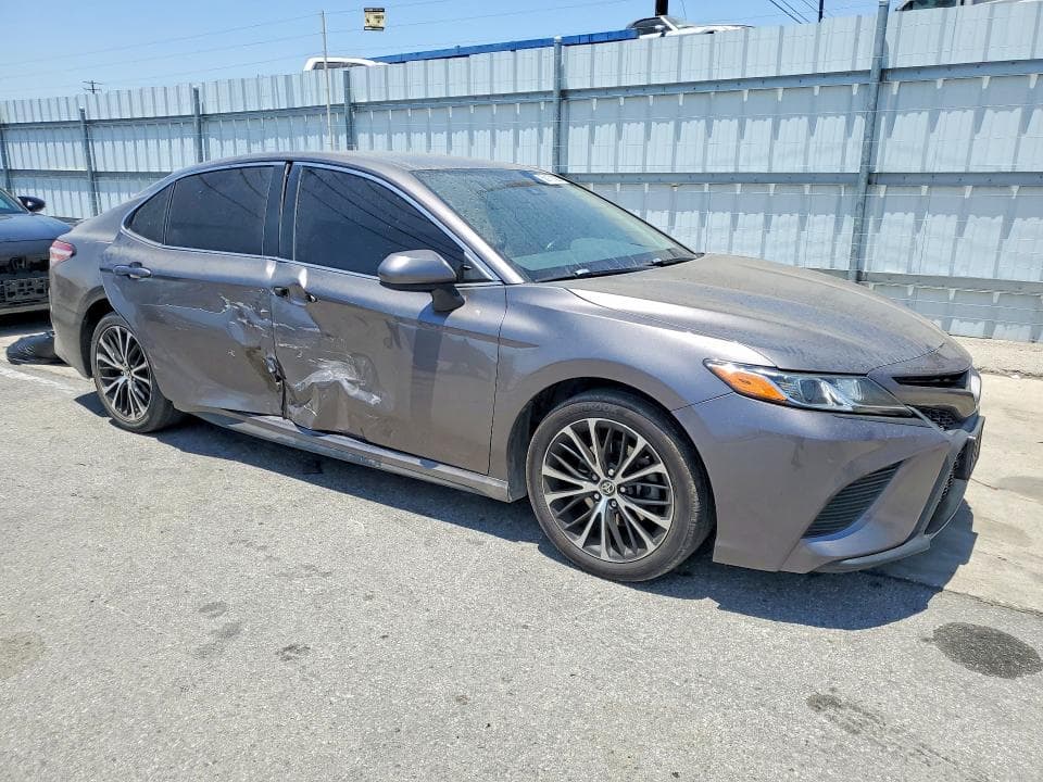 2020 TOYOTA CAMRY SE 4