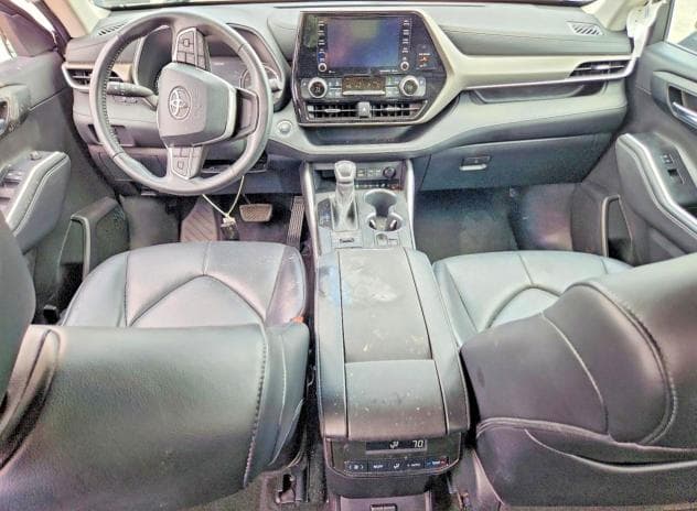 2022 TOYOTA HIGHLANDER XLE 8