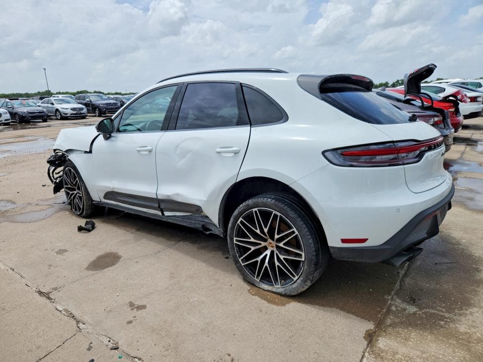 2024 PORSCHE MACAN BASE 2