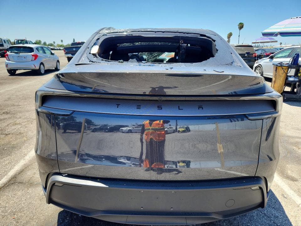 2026 TESLA MODEL Y 6