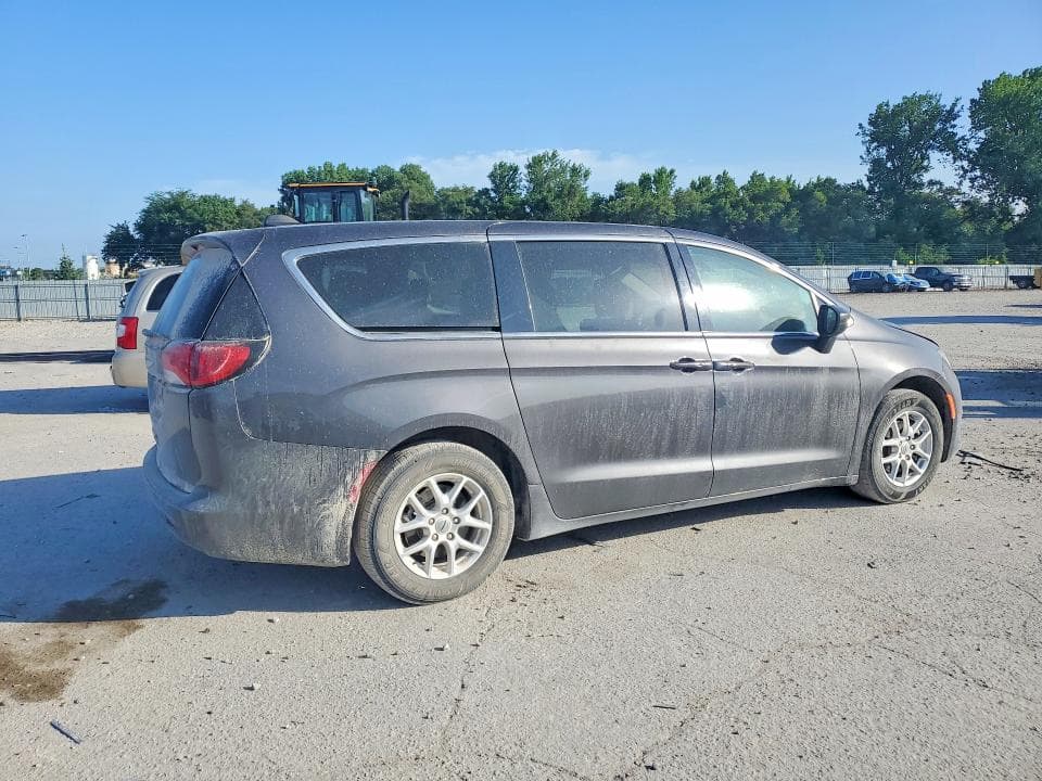 2022 CHRYSLER VOYAGER LX 3