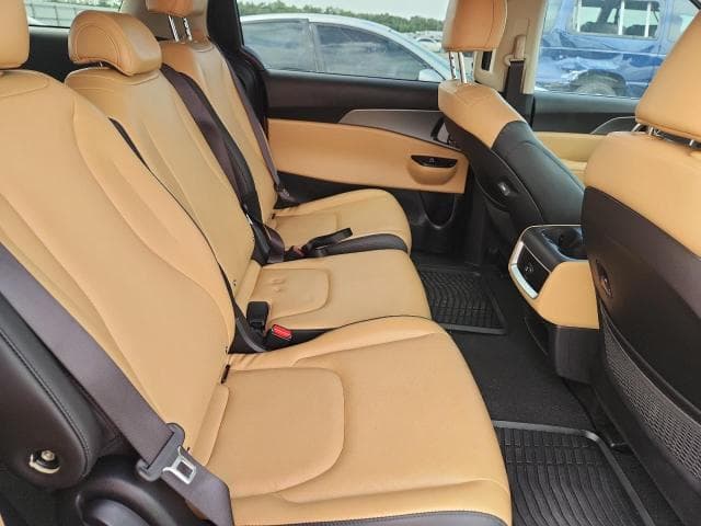 2022 KIA CARNIVAL LX 11