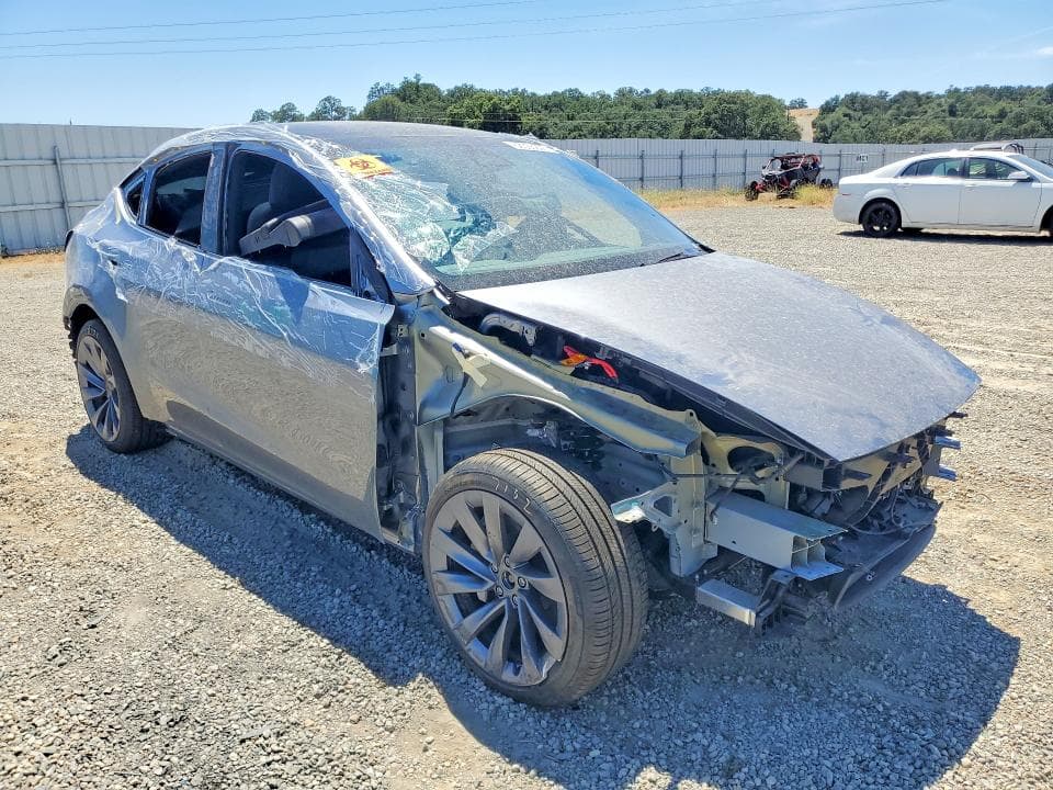 2026 TESLA MODEL Y 4
