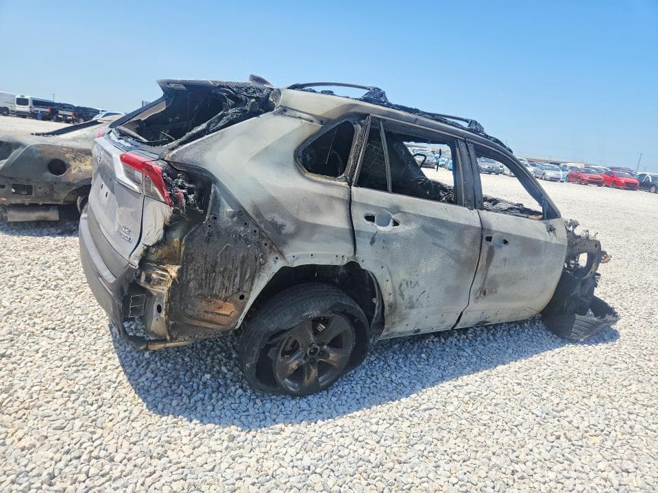 2022 TOYOTA RAV4 LE 3