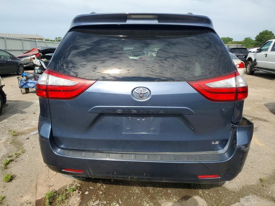 2017 TOYOTA SIENNA LE 6