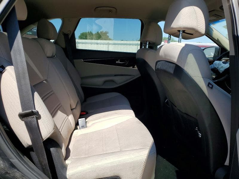 2017 KIA SORENTO LX 11