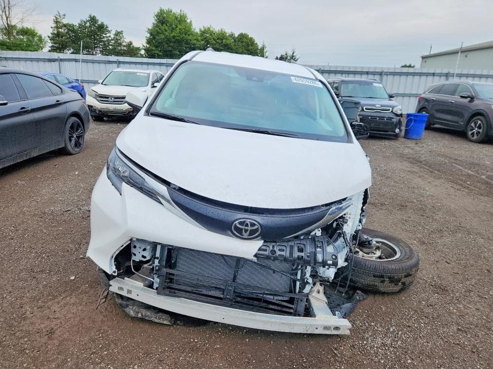 2026 TOYOTA SIENNA LE 5