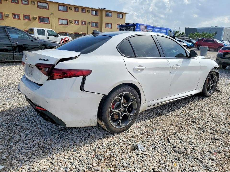 2021 ALFA ROMEO GIULIA TI 3
