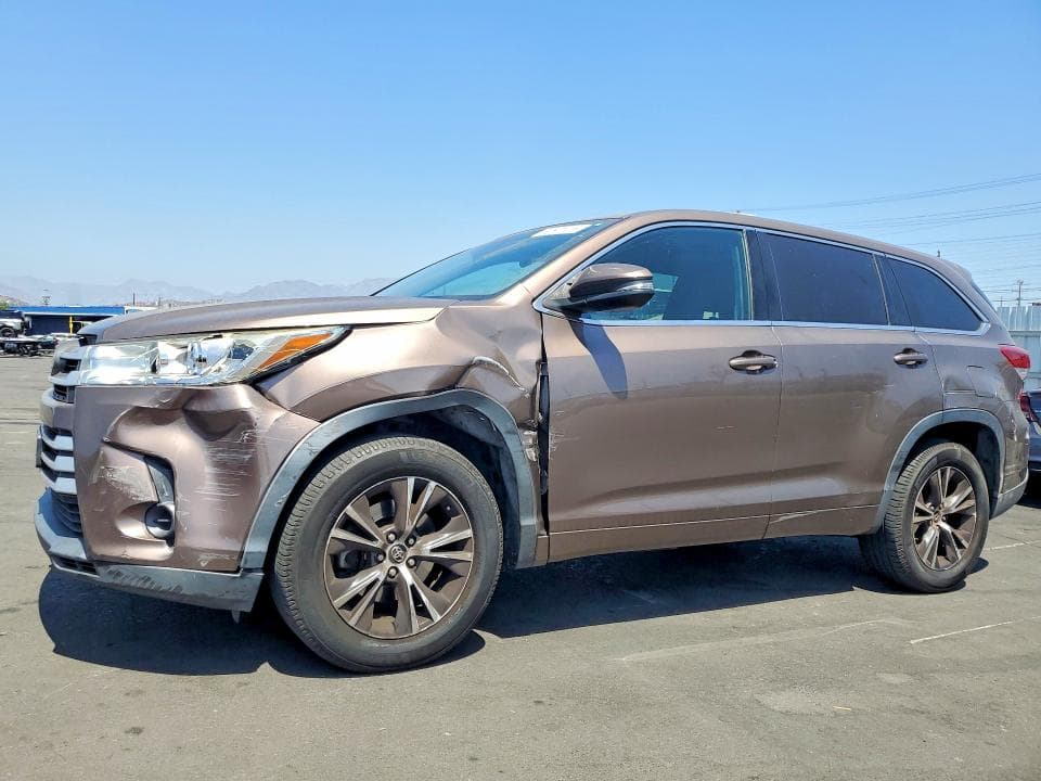2018 TOYOTA HIGHLANDER LE - 1