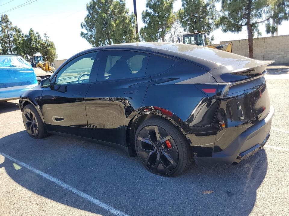 2026 TESLA MODEL Y 2