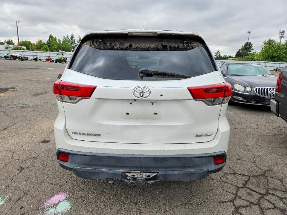2018 TOYOTA HIGHLANDER SE 6