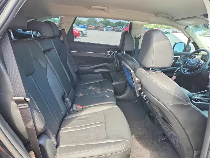 2025 KIA SORENTO S 11