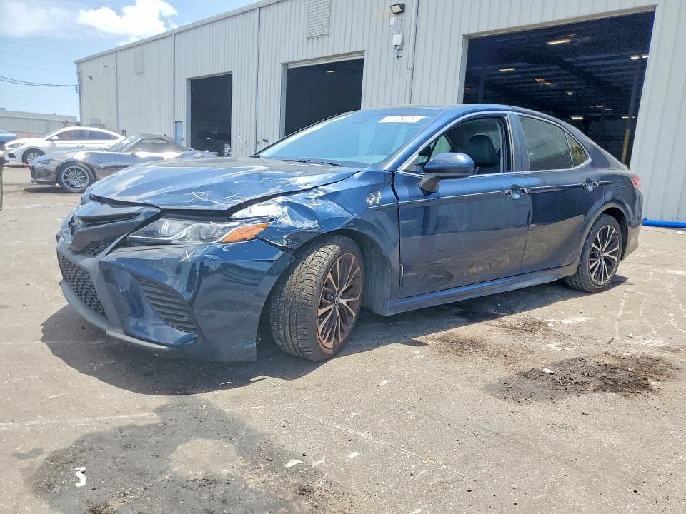 2018 TOYOTA CAMRY SE - 1