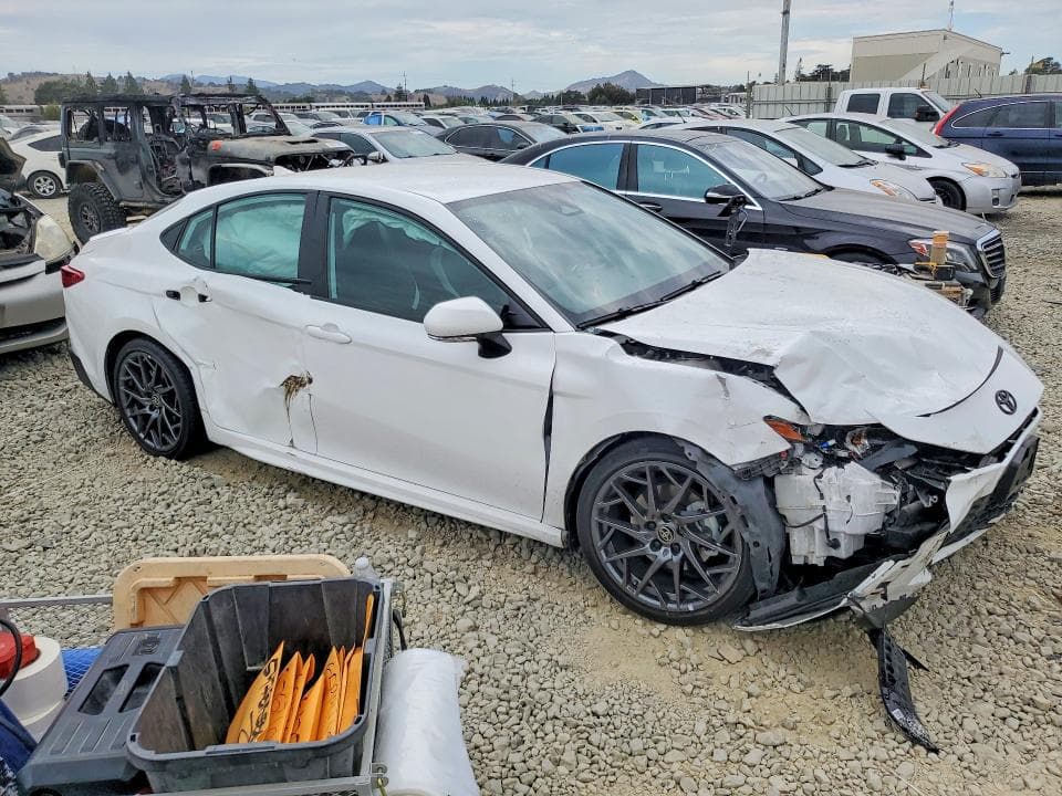 2025 TOYOTA CAMRY SE 4