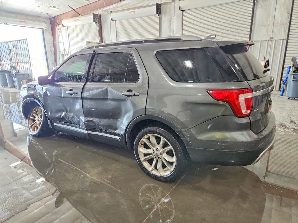 2017 FORD EXPLORER XLT 2