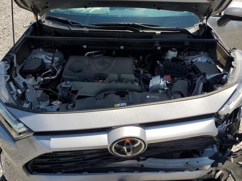 2025 TOYOTA RAV4 XLE 12