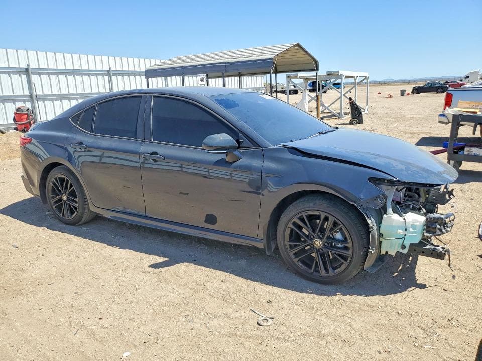 2025 TOYOTA CAMRY SE 4