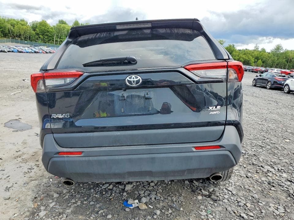 2025 TOYOTA RAV4 XLE 6