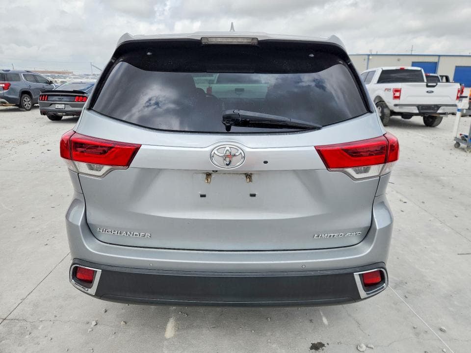 2017 TOYOTA HIGHLANDER LIMITED 6