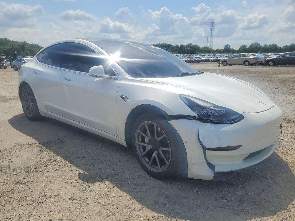 2018 TESLA MODEL 3 4