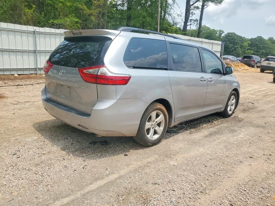 2017 TOYOTA SIENNA LE 3