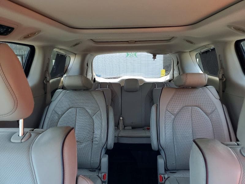 2017 CHRYSLER PACIFICA LIMITED 10