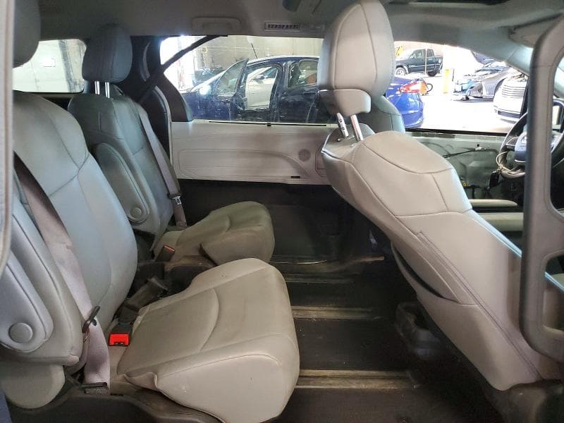 2025 TOYOTA SIENNA XLE 7-PASSENGER 11