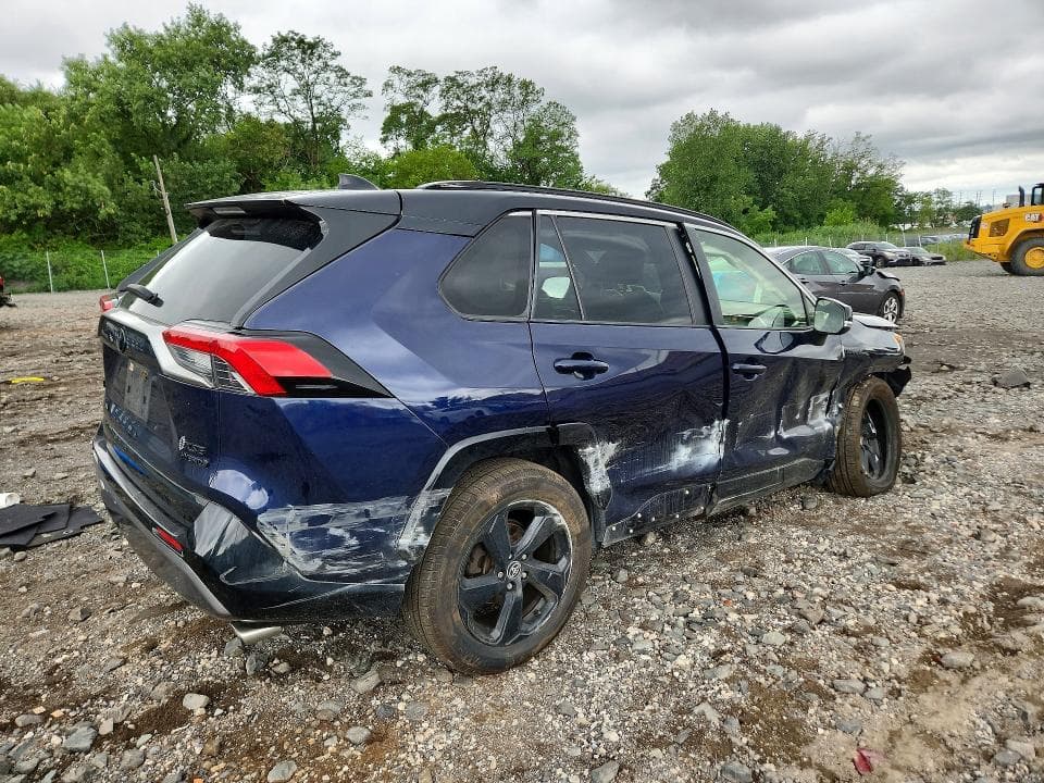 2020 TOYOTA RAV4 XSE 3