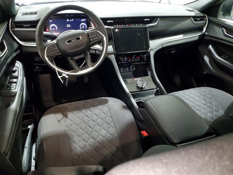 2025 JEEP GRAND CHEROKEE LAREDO 8