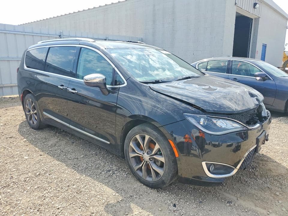 2017 CHRYSLER PACIFICA LIMITED 4