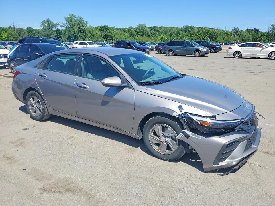 2024 HYUNDAI ELANTRA SE 4
