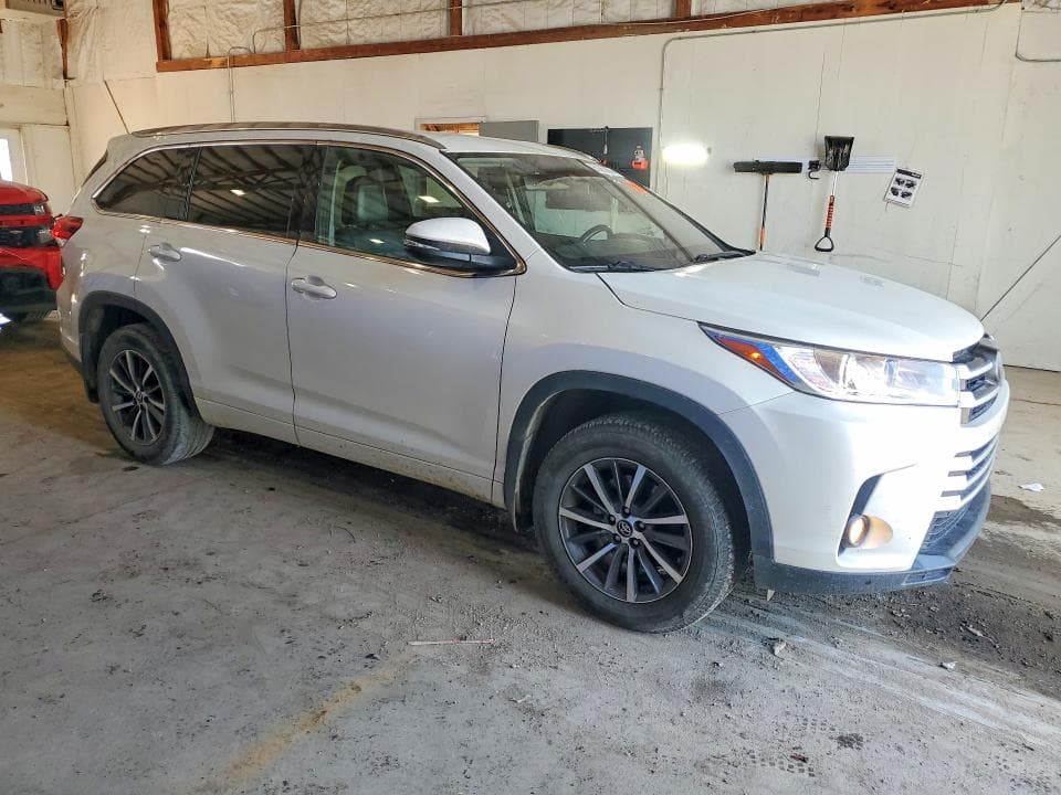 2017 TOYOTA HIGHLANDER XLE 4