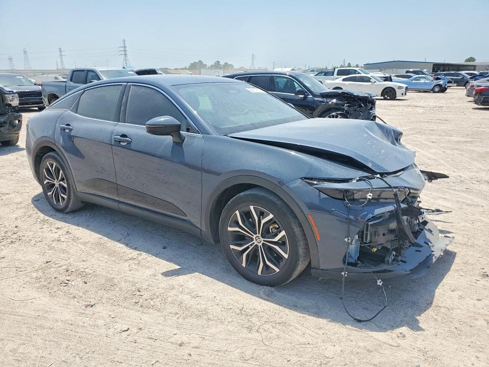 2025 TOYOTA CROWN XLE 4