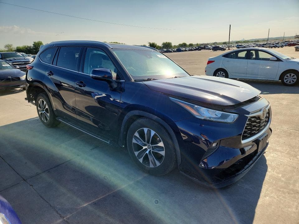 2020 TOYOTA HIGHLANDER XLE 4