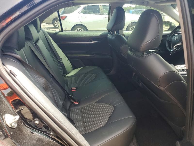 2020 TOYOTA CAMRY SE 10