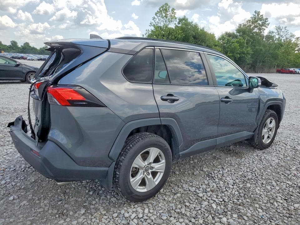2021 TOYOTA RAV4 XLE 3