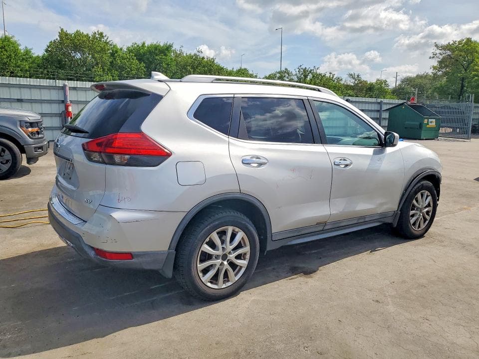 2017 NISSAN ROGUE SV 3