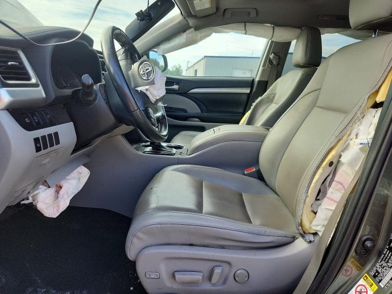 2019 TOYOTA HIGHLANDER XLE 7