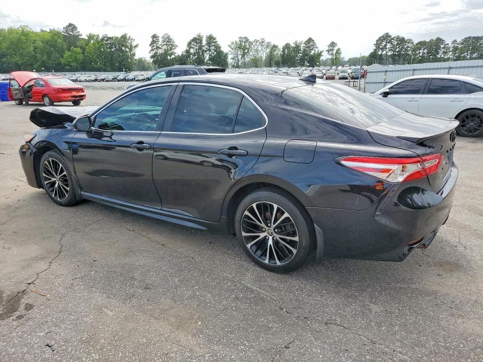 2020 TOYOTA CAMRY SE 2