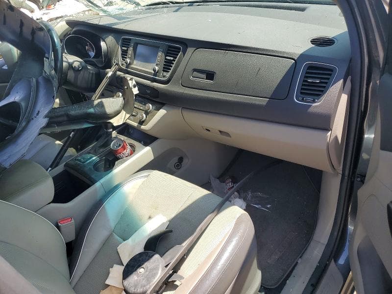 2017 KIA SEDONA LX 8