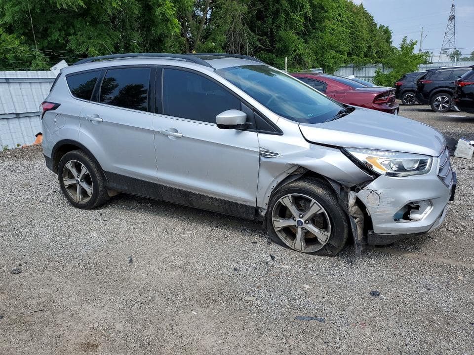 2017 FORD ESCAPE SE 4