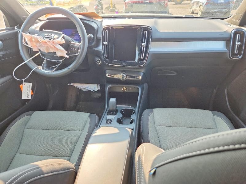 2023 VOLVO XC40 CORE 8