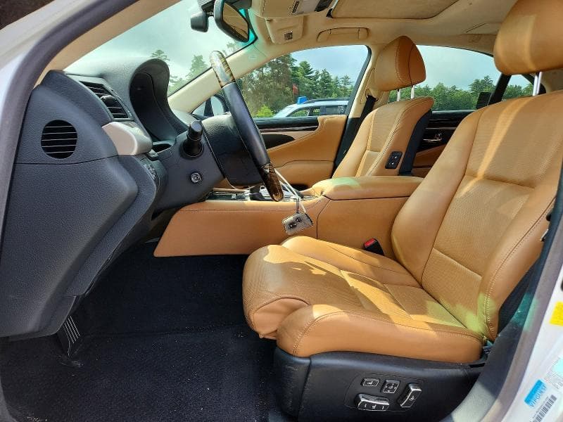 2017 LEXUS LS 460 7