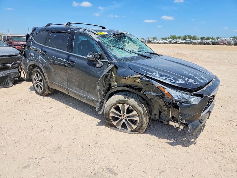 2020 TOYOTA HIGHLANDER XLE 4