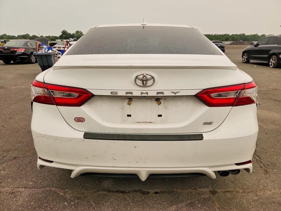 2020 TOYOTA CAMRY SE 6