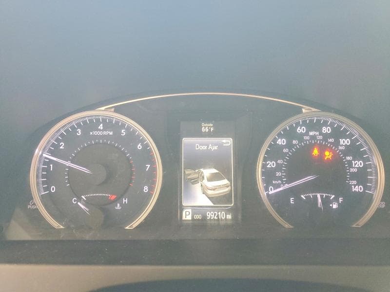2017 TOYOTA CAMRY XLE 9