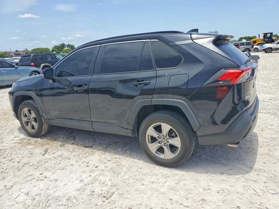 2023 TOYOTA RAV4 XLE 2
