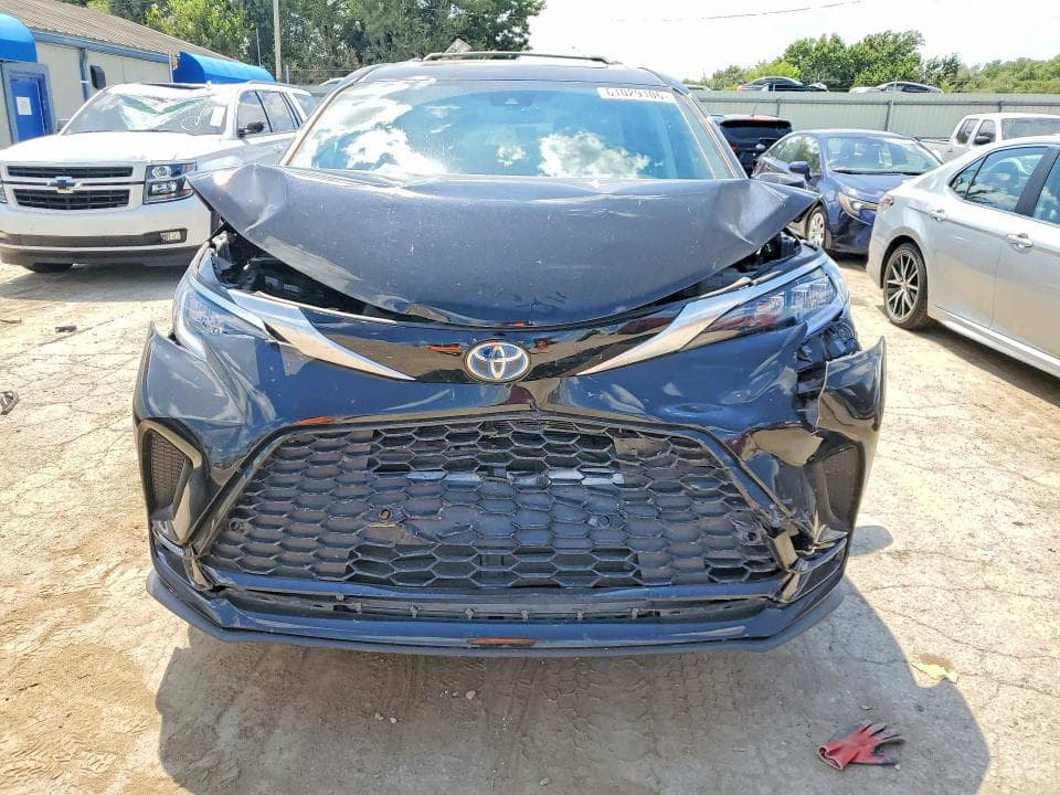 2024 TOYOTA SIENNA XSE 5