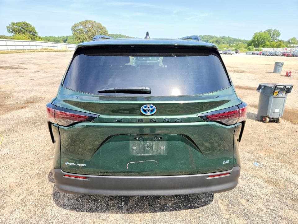 2025 TOYOTA SIENNA LE 6
