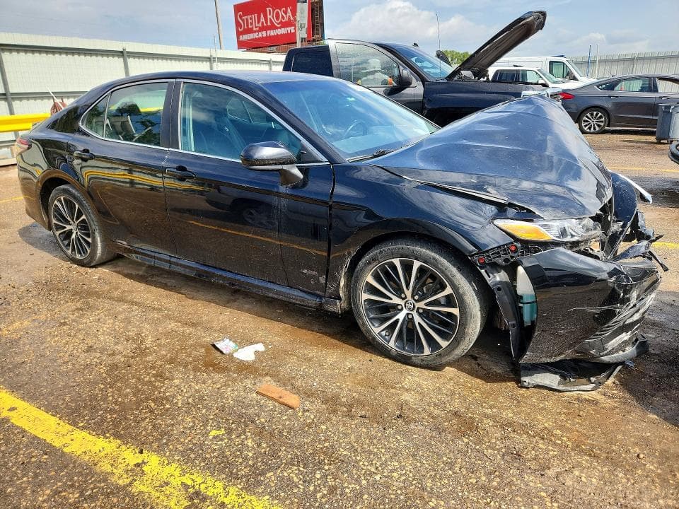 2019 TOYOTA CAMRY SE 4